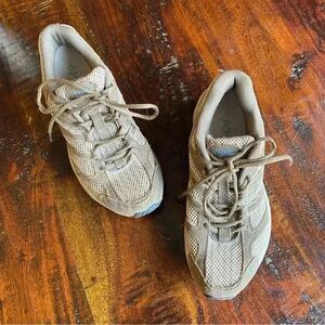 Ryka womens walking sneaker athletic shoes womens size 7.5 tan mesh suede